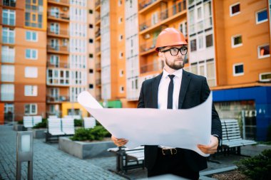 İnşaatı site onay belgeleri ve yeni bina açık iş akışında mimar