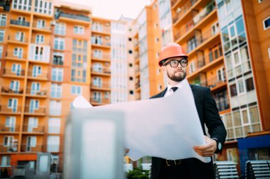 İnşaatı site onay belgeleri ve yeni bina açık iş akışında mimar