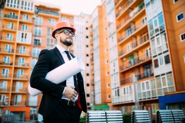 İnşaatı site onay belgeleri ve yeni bina açık iş akışında mimar