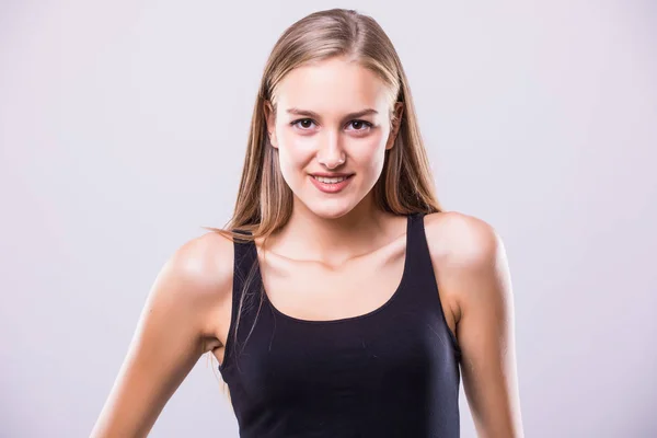 Schöne Frau Gesicht Nahaufnahme Porträt junge Studio auf grau — Stockfoto