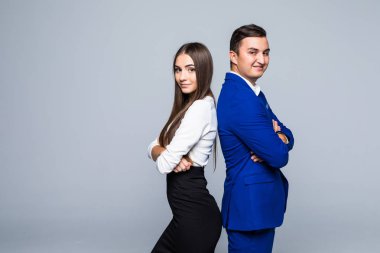 İş ve Finans gri ceket ve kot gri üzerine arka arkaya duran iki profesyonel