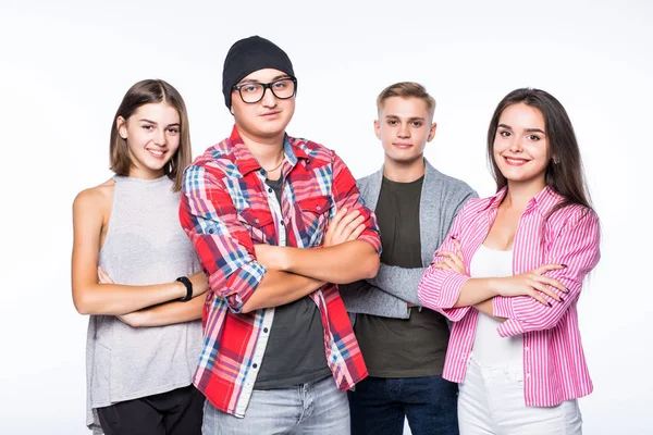 Vier frineds jongeren op geïsoleerde op witte achtergrond — Stockfoto