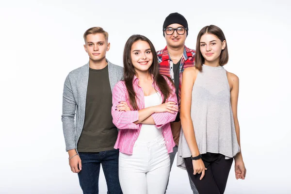 Groep van gelukkige jonge mensen geïsoleerd op witte achtergrond — Stockfoto