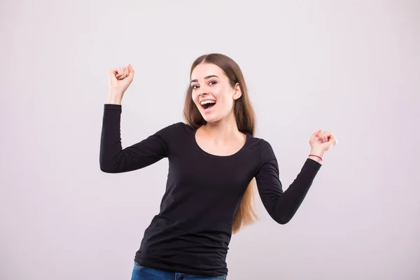 Succesvolle zakenvrouw met armen omhoog - geïsoleerd op een witte achtergrond — Stockfoto