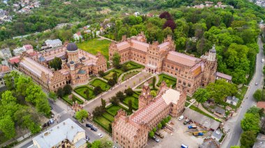 Chernivtsi, Ukrayna - Nisan, 2017: İkamet Bukovinian ve Dalmaçya Metropolitans. Chernivtsi Ulusal Üniversitesi hava görünümünü yukarıda. Chernivtsi, Ukrayna turizm hedef.