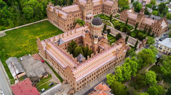 Chernivtsi, Ukrayna - Nisan, 2017: İkamet Bukovinian ve Dalmaçya Metropolitans. Chernivtsi Ulusal Üniversitesi hava görünümünü yukarıda. Chernivtsi, Ukrayna turizm hedef.