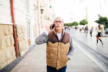 mutlu üst düzey adam akıllı şehirde arıyor