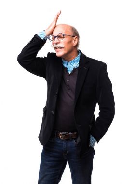 randevu beyaz arka planda gri saçlı sklerotik orta yaşlı kıdemli unuttum