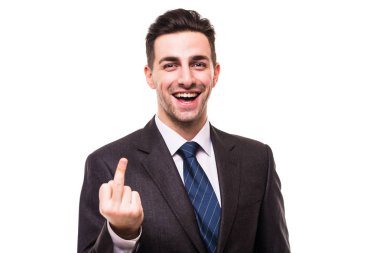 Jest lanet beyaz üzerinde gösterilen siyah elbiseli genç çekici adam