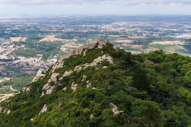 Sintra, Portekiz-Haziran, 2017. Sintra 'da Mağribi Kalesi-Portekiz-mimari arka plan