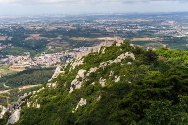 Sintra, Portekiz-Haziran, 2017. Sintra 'da Mağribi Kalesi-Portekiz-mimari arka plan