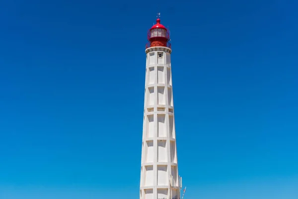 Lighthouse on the sea under blue sky on summer time — Stock Photo, Image