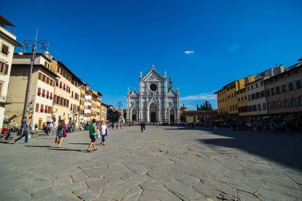 Florence, Italië - oktober, 2017. Smal straatje in Florence, Toscane, Italië. Architectuur en bezienswaardigheid van Florence. — Stockfoto
