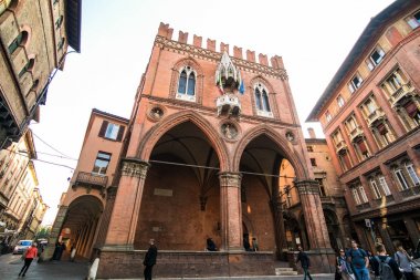 Bologna, İtalya - Ekim, 2017: Genel görünümü şehir sokakları ve Bologna Ortaçağ Merkezi