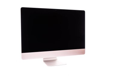 Beyaz bir arka plan üzerinde izole masaüstü Pc. masaüstü bilgisayar.