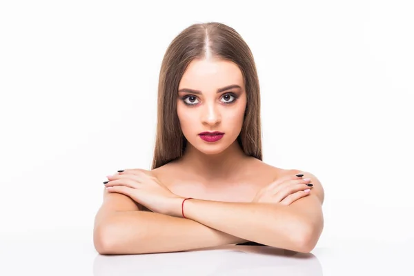 Bella giovane donna con pelle fresca e pulita Ritratto. Donna faccia in primo piano. Trattamento viso. Cosmetologia, bellezza e spa  . — Foto Stock