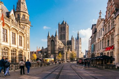 Ghent, Belçika - Kasım, 2017: Mimari Gent şehir merkezi. Ghent tarihi ortaçağ şehir ve turistik Belçika turistik olduğunu. Ghent peri kuyruk tarihi şehir merkezi