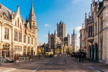 Ghent, Belçika - Kasım, 2017: Mimari Gent şehir merkezi. Ghent tarihi ortaçağ şehir ve turistik Belçika turistik olduğunu. Ghent peri kuyruk tarihi şehir merkezi