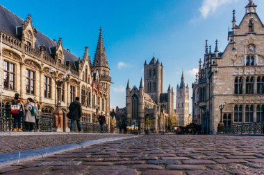 Ghent, Belçika - Kasım, 2017: Mimari Gent şehir merkezi. Ghent tarihi ortaçağ şehir ve turistik Belçika turistik olduğunu. Ghent peri kuyruk tarihi şehir merkezi