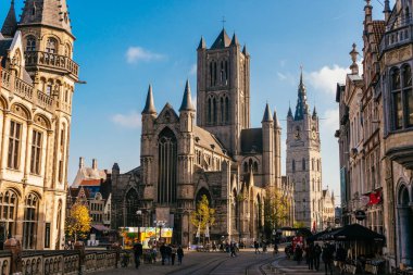Ghent, Belçika - Kasım, 2017: Mimari Gent şehir merkezi. Ghent tarihi ortaçağ şehir ve turistik Belçika turistik olduğunu. Ghent peri kuyruk tarihi şehir merkezi
