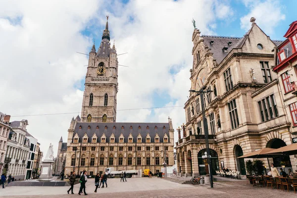 Gent, Belgium - November, 2017: Építészet, Ghent város központjában. Ghent, az középkori város és turisztikai célállomása Belgiumban. — Stock Fotó