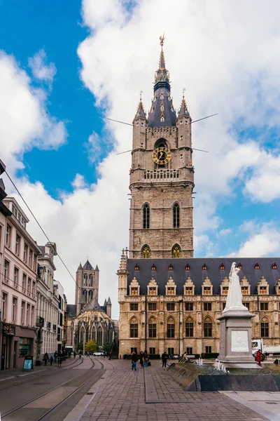 Gandawa, Belgia - listopada 2017: Architektura Ghent city-Centre. Ghent jest średniowieczne miasta i punktem turystycznym w Belgii. Historyczne centrum miasta w Ghent — Zdjęcie stockowe