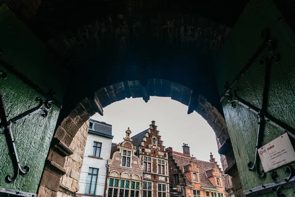 Brugge, Belgium - November, 2017: Brugge medieval historic city. Brugge streets and historic center. canals and buildings. Brugge popular touristic destination of Belgium. — Stock Photo, Image