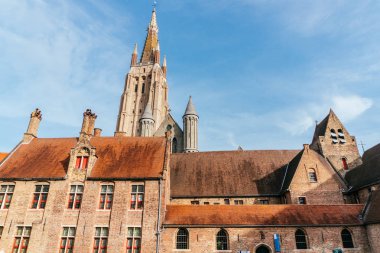 Brugge, Belçika - Kasım, 2017: Brugge Ortaçağ tarihi şehir. Brugge sokakları ve tarihi merkezi. kanallar ve Binalar. Brugge, Belçika'deki popüler turistik hedef.