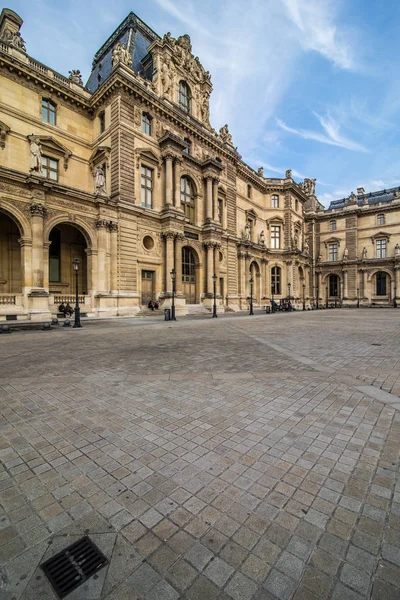 Paris, Frankreich - November, 2017. rastermuseum. berühmten historischen Kunstdenkmal in Europa. romantisch, touristisch, architektonisch, schönes Symbol. — Stockfoto