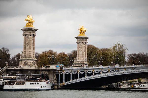 巴黎, 法国-2017年11月。亚历山大三桥, 法国巴黎 — 图库照片