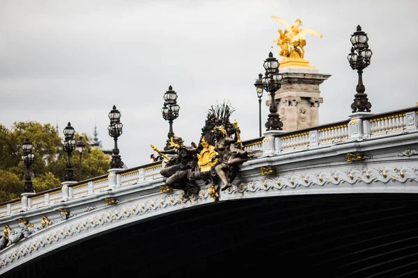 París, Francia - Noviembre de 2017. Alexandre III Bridge, Paris Francia — Foto de Stock