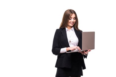 Başarılı iş kadını izole beyaz arka plan üzerinde duruyor.