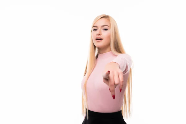 Retrato de una joven hembra apuntándote sobre un fondo blanco —  Fotos de Stock