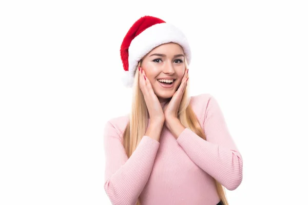 Christmas santa hat geïsoleerde vrouw portret. lachende gelukkig meisje op witte achtergrond. — Stockfoto