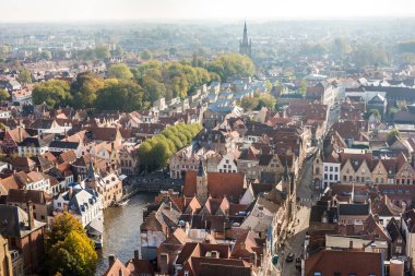 Brugge, Belçika - Kasım, 2017. Hava Brugge Ortaçağ tarihi şehir. Brugge sokakları ve tarihi merkezi, kanallar ve Binalar. Brugge, Belçika'deki popüler turistik hedef.