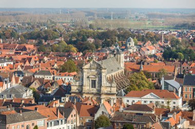 Brugge, Belçika - Kasım, 2017. Hava Brugge Ortaçağ tarihi şehir. Brugge sokakları ve tarihi merkezi, kanallar ve Binalar. Brugge, Belçika'deki popüler turistik hedef.