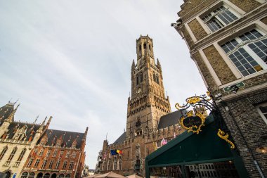 Brugge, Belçika - Kasım, 2017. Brugge Ortaçağ tarihi şehir. Brugge sokakları ve tarihi merkezi. kanallar ve Binalar. Brugge, Belçika'deki popüler turistik hedef.