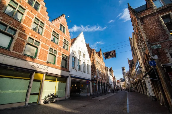 Μπριζ, Βέλγιο - Νοέμβριος 2017. Μεσαιωνική ιστορική πόλη της Μπριζ. Μπριζ δρόμους και ιστορικό κέντρο, κανάλια και κτίρια. Δημοφιλή τουριστικό προορισμό Μπριζ του Βελγίου. — Φωτογραφία Αρχείου