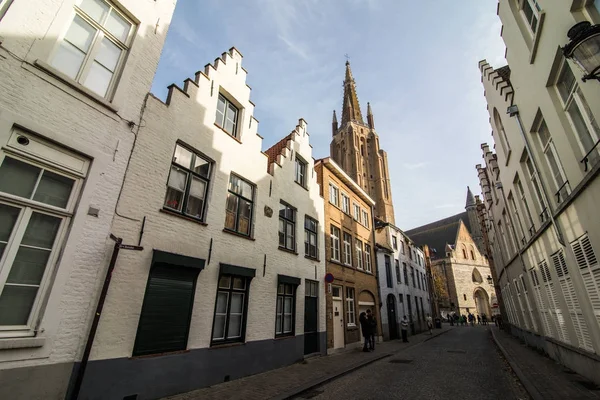 Brugge, Belgium - November, 2017. Brugge medieval historic city. Brugge streets and historic center. canals and buildings. Brugge popular touristic destination of Belgium. — Stock Photo, Image