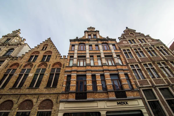 Brugge, Belgie - listopad 2017. Brugge středověké historické město. Brugge ulic a historického centra. kanály a budov. Oblíbeným turistickým cílem Brugge, Belgie. — Stock fotografie