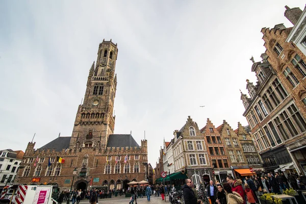 Brugge, Belçika - Kasım, 2017. Brugge Ortaçağ tarihi şehir. Brugge sokakları ve tarihi merkezi. kanallar ve Binalar. Brugge, Belçika'deki popüler turistik hedef.