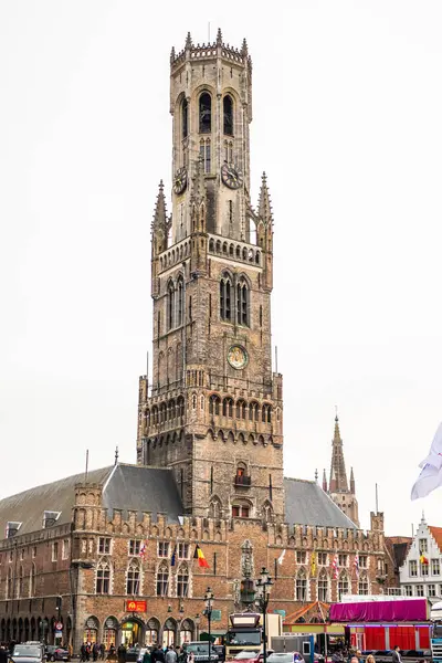Brugge, Belçika - Kasım, 2017. Brugge Ortaçağ tarihi şehir. Brugge sokakları ve tarihi merkezi. kanallar ve Binalar. Brugge, Belçika'deki popüler turistik hedef.