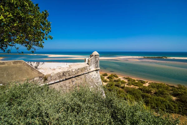 CACELA VELHA, ALGARVE, PORTUGAL - July, 2017: Cacela velha old fishermen village in algarve portugal. View of fortress and Praia de Cacela Velha beach on barrier island — Stock Photo, Image