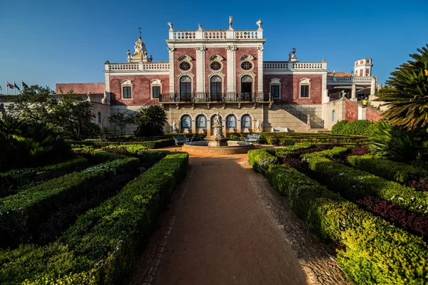 Estoi, Portugal - julio de 2017: Palacio y jardín de Estoi Estoi, Algarve, Portugal, Europa —  Fotos de Stock