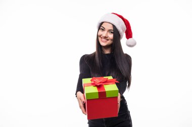 Gülümsemek kadın Santa şapka tutun beyaz Noel hediye