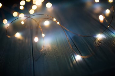 Noel Altın ışık bokeh arka plan kopya alanı ile