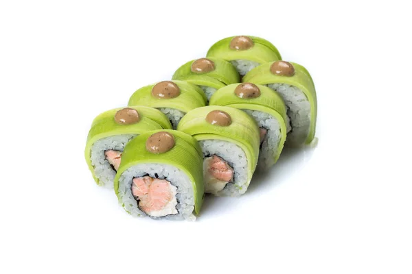 Sushi rullar uppsättningen serveras på vit — Stockfoto