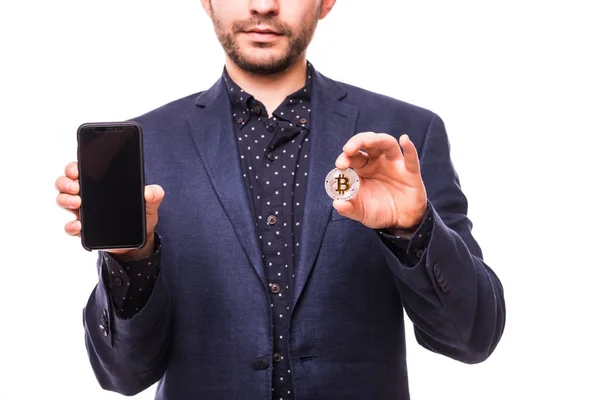 Närbild på mannen händerna med telefon och bitcoin isolerad på vit bakgrund — Stockfoto