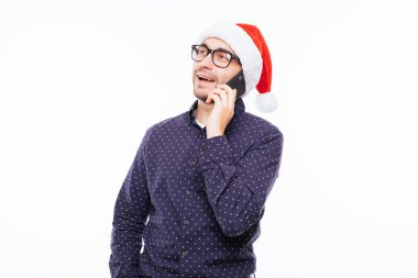 Telefon santa şapka kabarcığın beyaz genç mutlu casual adam görüşmeler