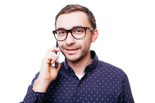 흰색 배경에 고립의 휴대 전화에서 얘기 하는 행복 한 사람의 초상화 — 스톡 사진